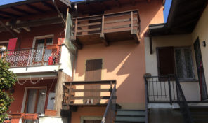 Casa di corte nel centro storico di Nebbiuno