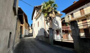 Casa in centro storico a Brovello Carpugnino