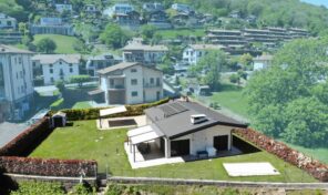 Villa vista lago con giardino a Massino Visconti